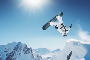 开云官网2026-西决生死战之夜，杰伦格林点燃赛场，当火焰在血管里奔流