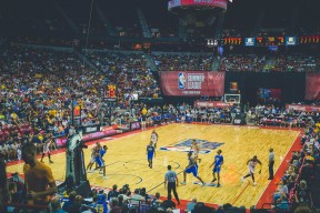 开云体育入口-当非洲鼓点压过欧洲引擎，F1揭幕战背后的文明暗涌