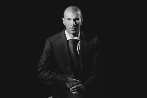 开云体育中国-欧冠淘汰赛焦点战，当德意志铁骑碾过亚平宁的紫色蔷薇