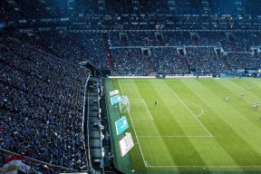 开云体育入口-皮克，在F1街道赛的暗夜棋盘上，他一手掌控着比赛的呼吸