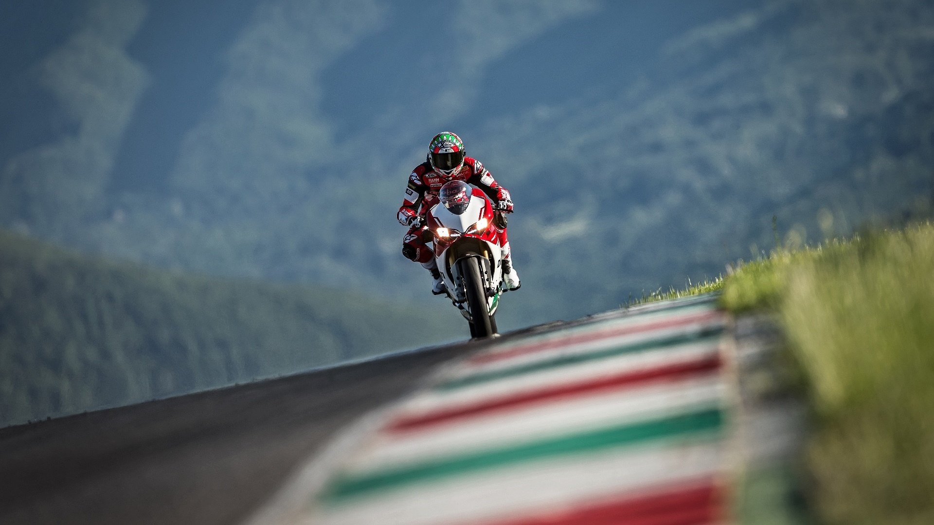 乌拉圭风暴席卷A组，坎塞洛领衔压迫美国，世界杯关键战尽显南美雄风